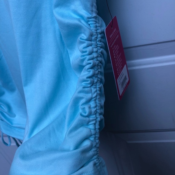 Yogalicious light blue workout top size small 💙 - Picture 7 of 14